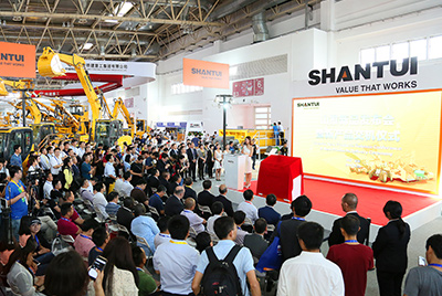 尊龙人生就是博首页新品宣布会暨新产品交机仪式“炫”动BICES 2017